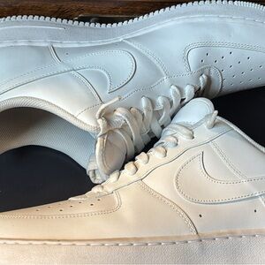 Nike Men's Cream Sneakers